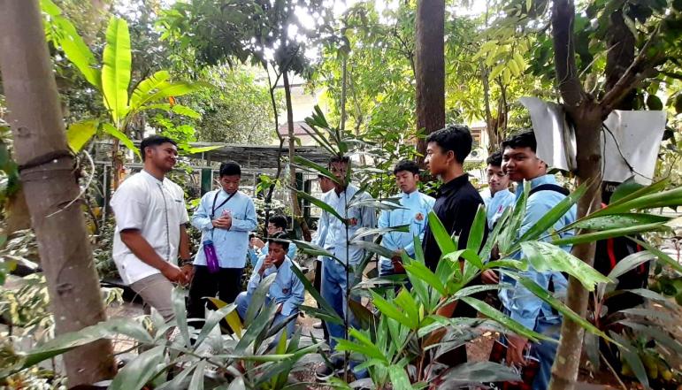 Kunjungan ke Kebun Biologi